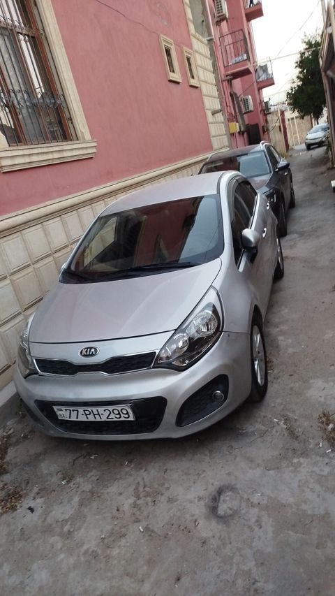 Kia Rio: 1.4 l | 2013 il Hetçbek