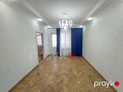 Satılır 2 otaqlı köhnə tikili 55 m²