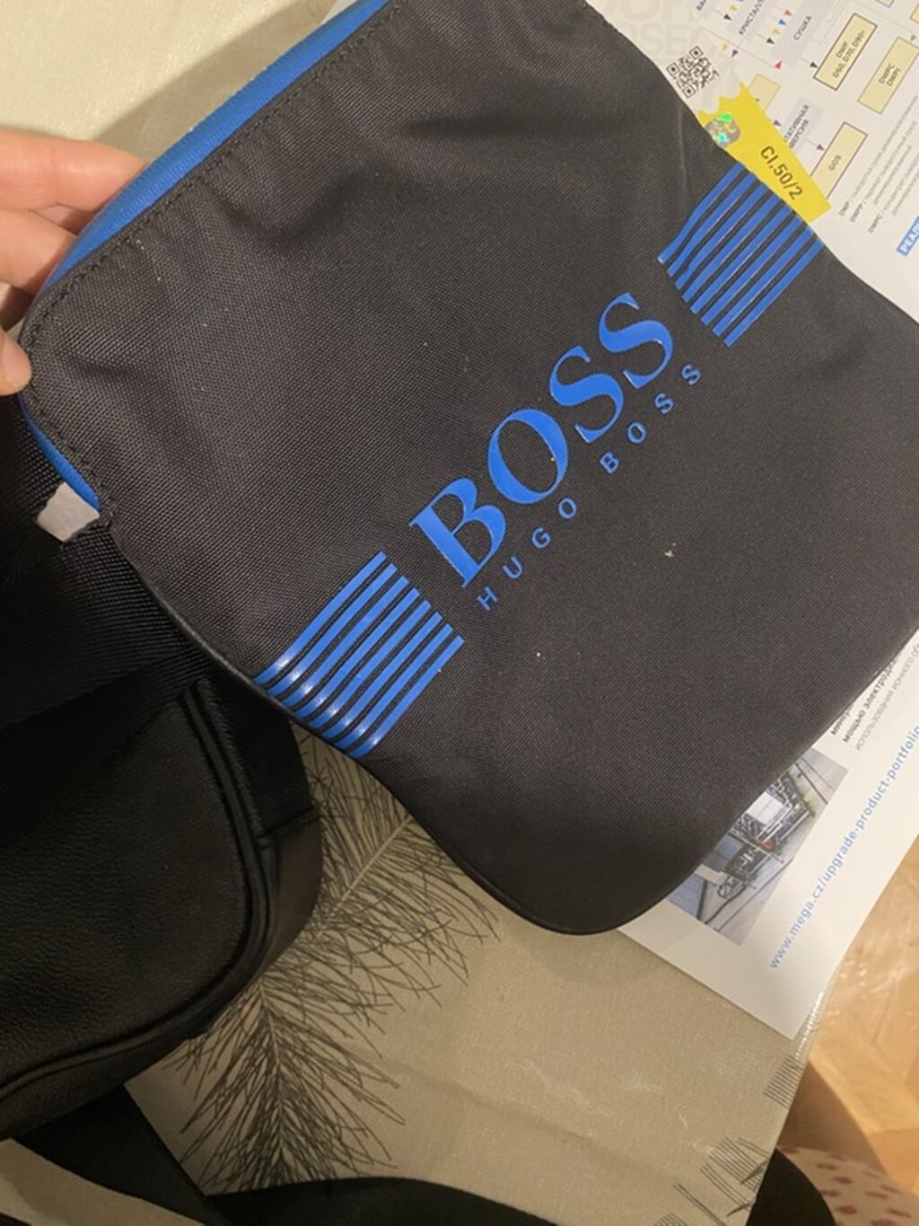 HUGO BOSS “BOSS” brendli çiyin çantası - Rəng: qara, mavi detallarla — Çantalar, Bakı