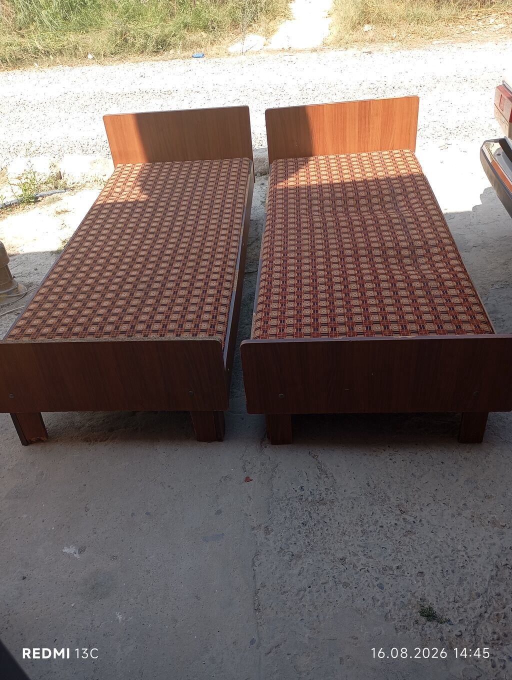 İki ədəd tək nəfərlik taxta çarpayı dəsti - ağac karkas