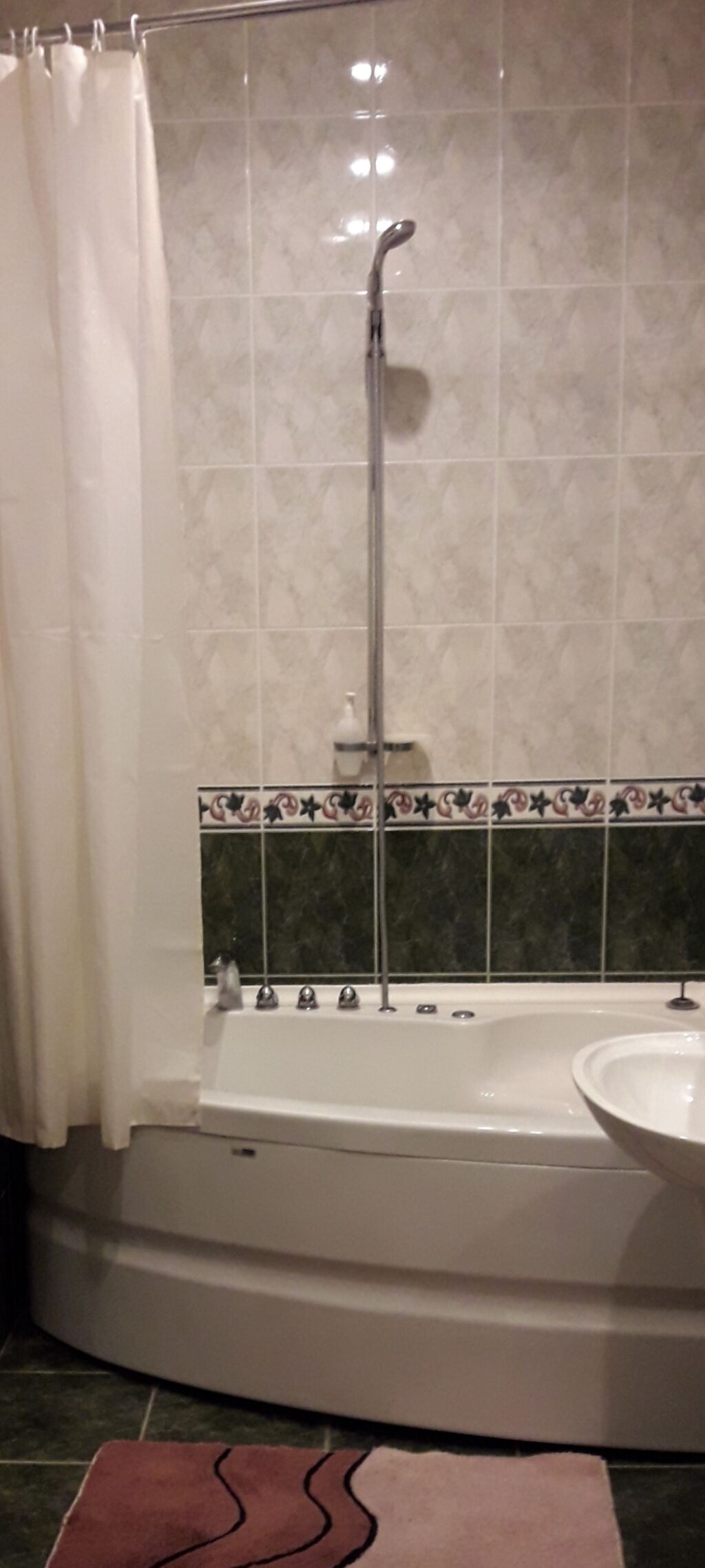 Künc yerləşimli hidromasajlı vanna və duş sistemi - Ergonomik künc