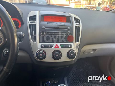Kia Ceed SW (universal) – mavi rəngli, rahat ailə avtomobili
