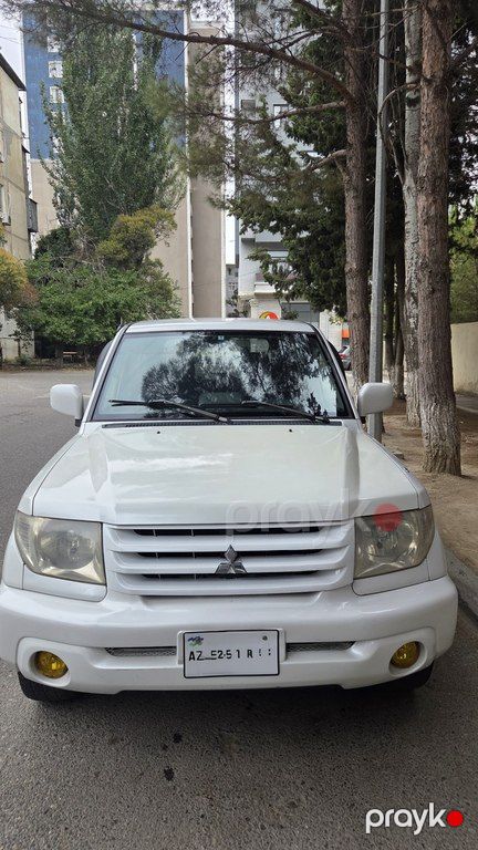 Mitsubishi Pajero io, 2.0 L, 2000 il, 308 000 km