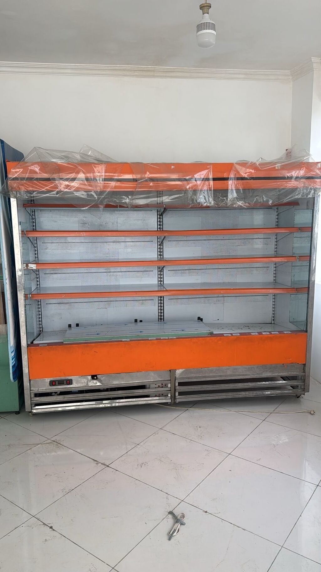Südlük Vitrin soyuducu 1250 AZN Təcili satılır.ölçü.2.50 sm 0-faza ilə — Mallar, Bakı