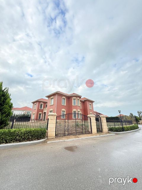 Satılır 8 otaqlı həyət evi/bağ evi 500 m²